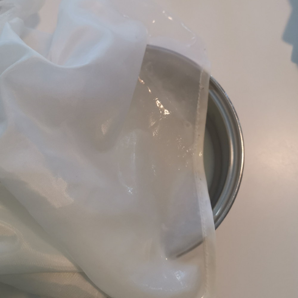 Hoe verwijder ik een bloedvlek uit mijn kleding?